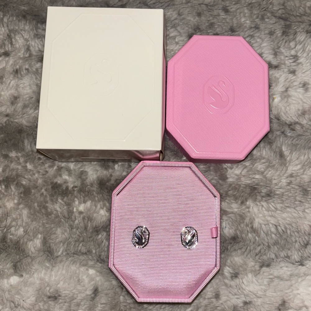 Swarovski Signature Swan Rhodium Earrings in Box - Picture 1 of 9